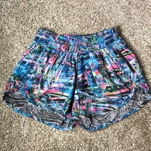 Lululemon Seawheeze Tracker Shorts size 6